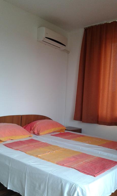 Zora Guest House Приморско Стая снимка