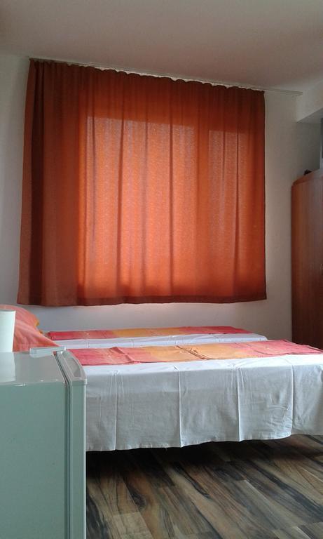 Zora Guest House Приморско Стая снимка