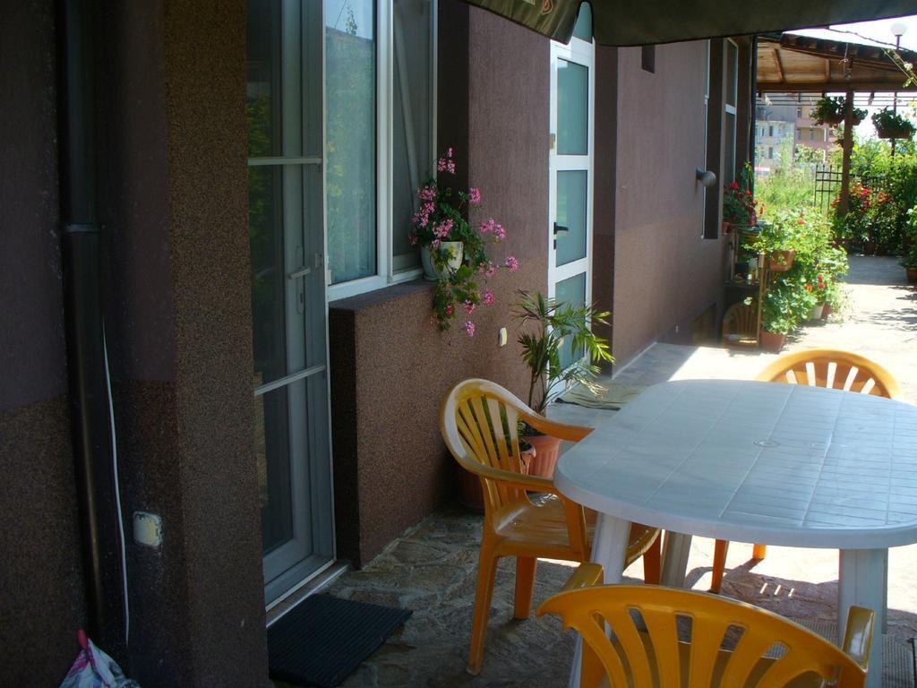 Zora Guest House Приморско Стая снимка
