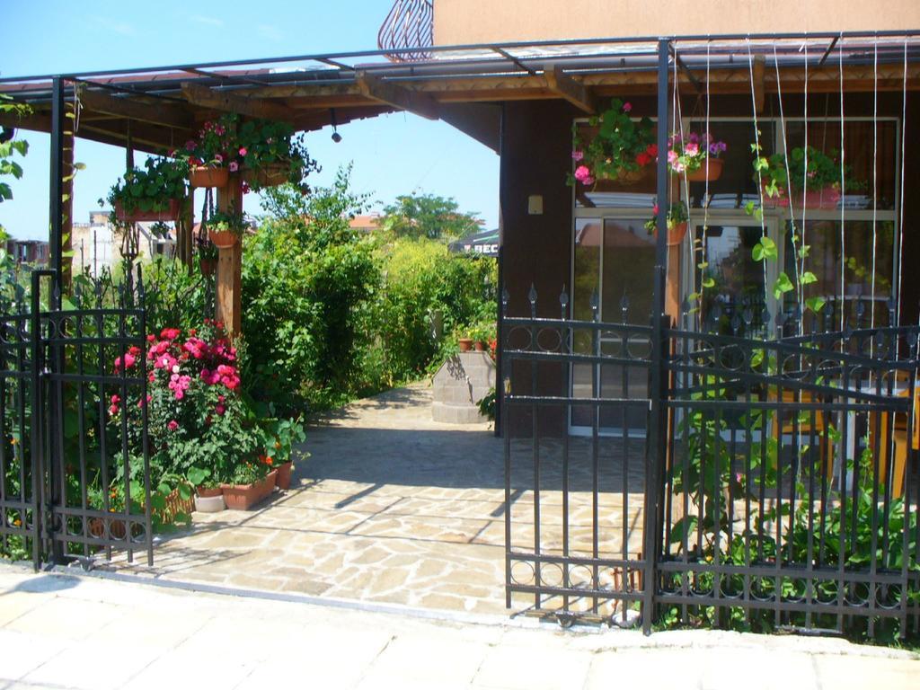 Zora Guest House Приморско Стая снимка